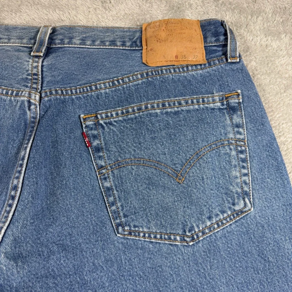 Vintage Levis 501 Jeans Mens 36x30 Blue Straight Leg Button Fly Made in USA 00s